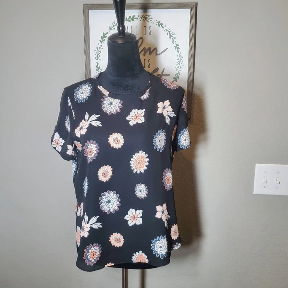 Ann Taylor LOFT Petites Women's Black Floral Tulip Hem Blouse Size MP - Picture 1 of 17